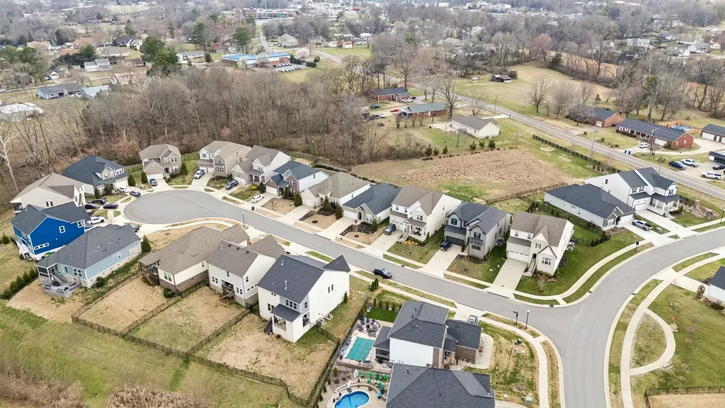 206 Woodhall Court White House TN 37188