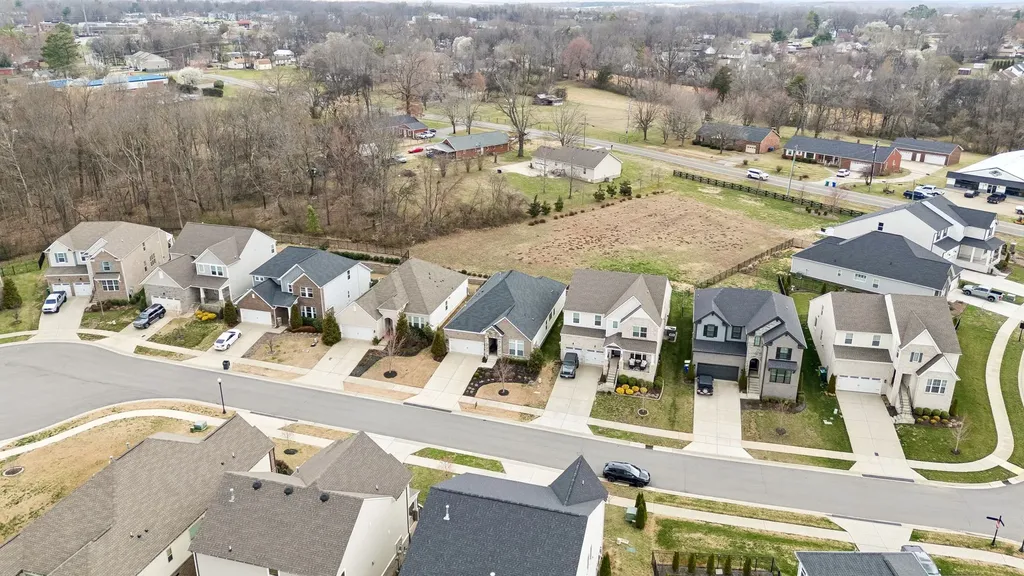 206 Woodhall Court White House TN 37188