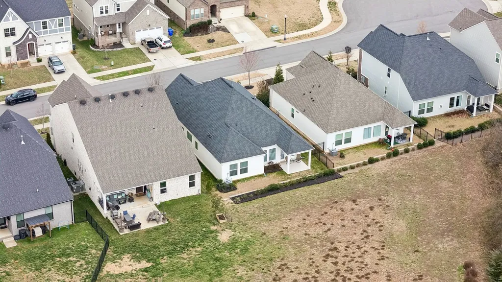 206 Woodhall Court White House TN 37188