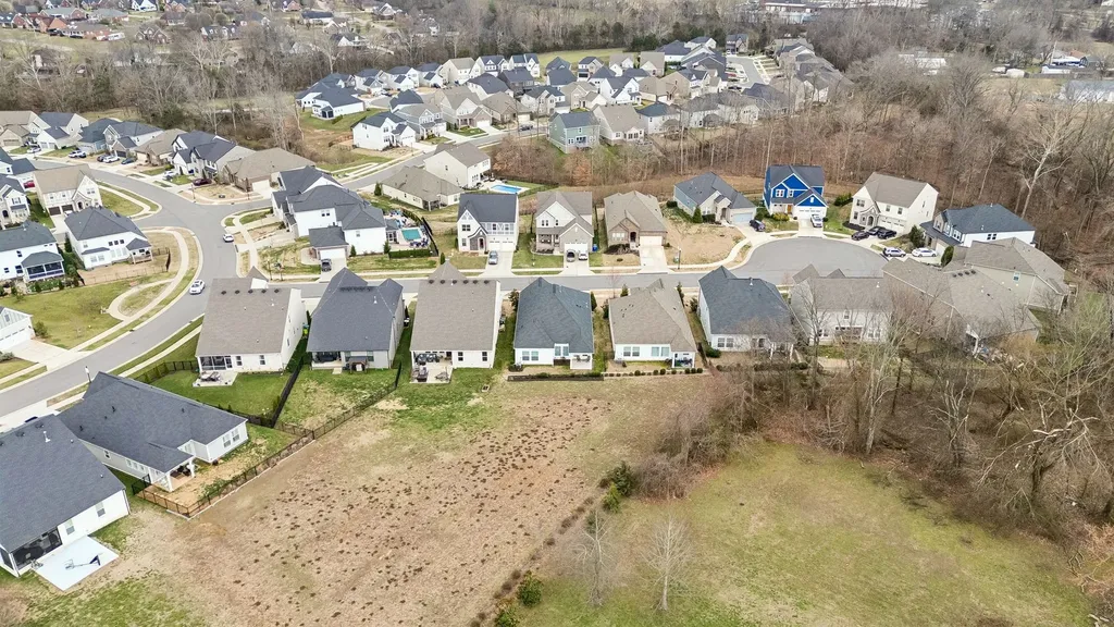 206 Woodhall Court White House TN 37188