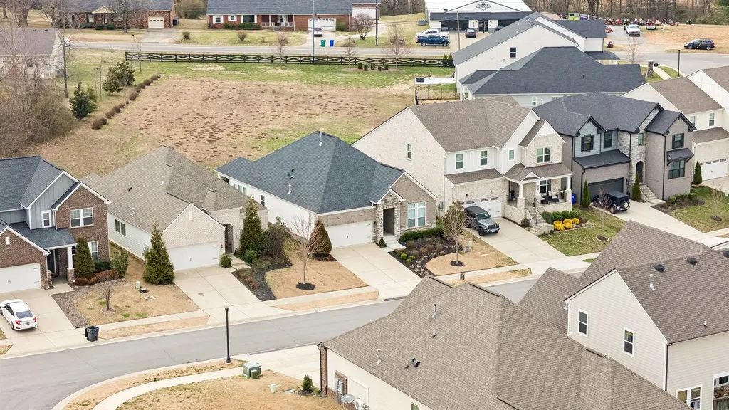 206 Woodhall Court White House TN 37188