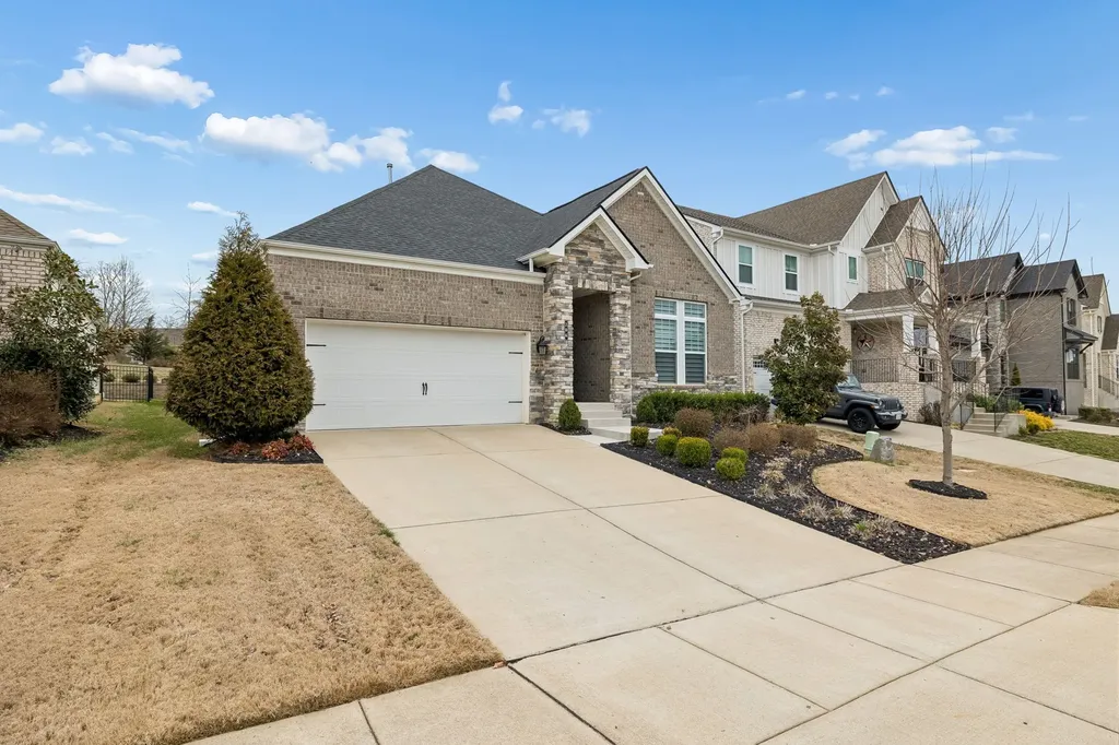 206 Woodhall Court White House TN 37188