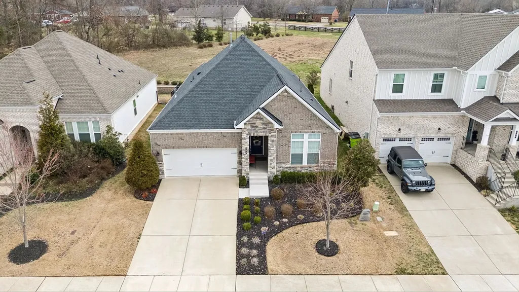 206 Woodhall Court White House TN 37188