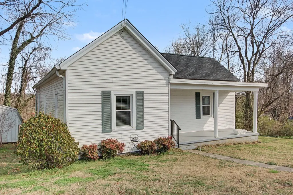 704 Fleming Street Columbia TN 38401