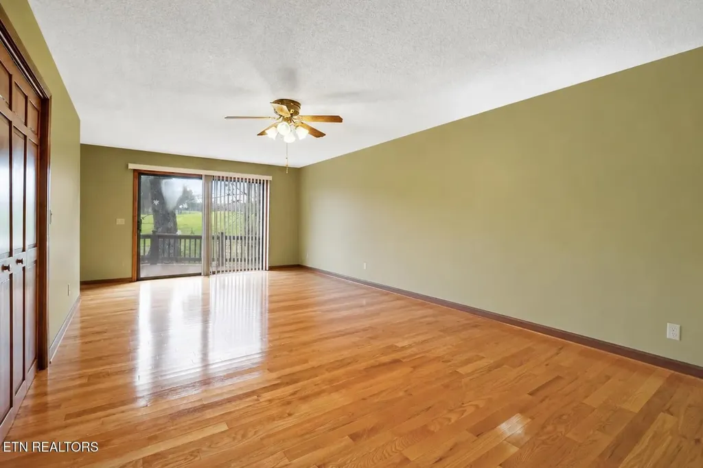 31 Kingsboro Lane Crossville TN 38558