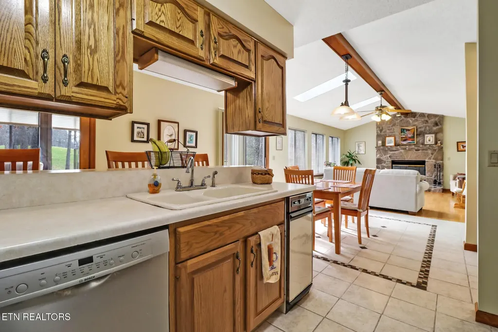 31 Kingsboro Lane Crossville TN 38558