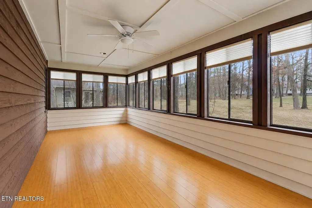 31 Kingsboro Lane Crossville TN 38558