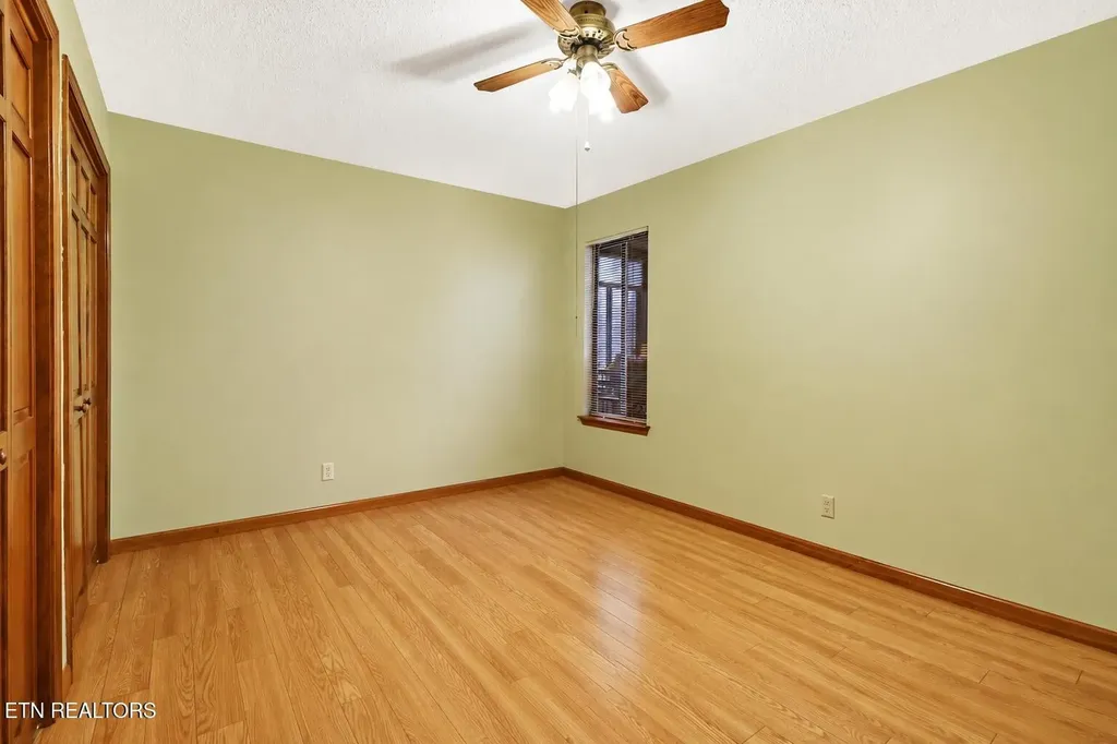 31 Kingsboro Lane Crossville TN 38558