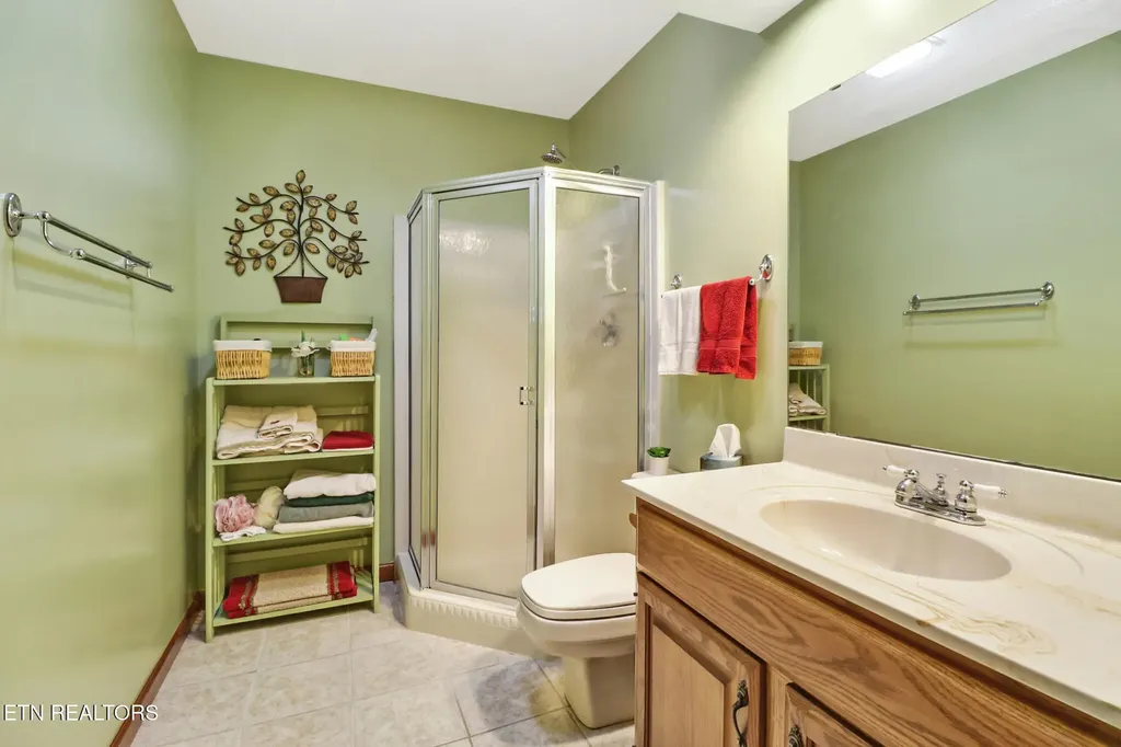 31 Kingsboro Lane Crossville TN 38558