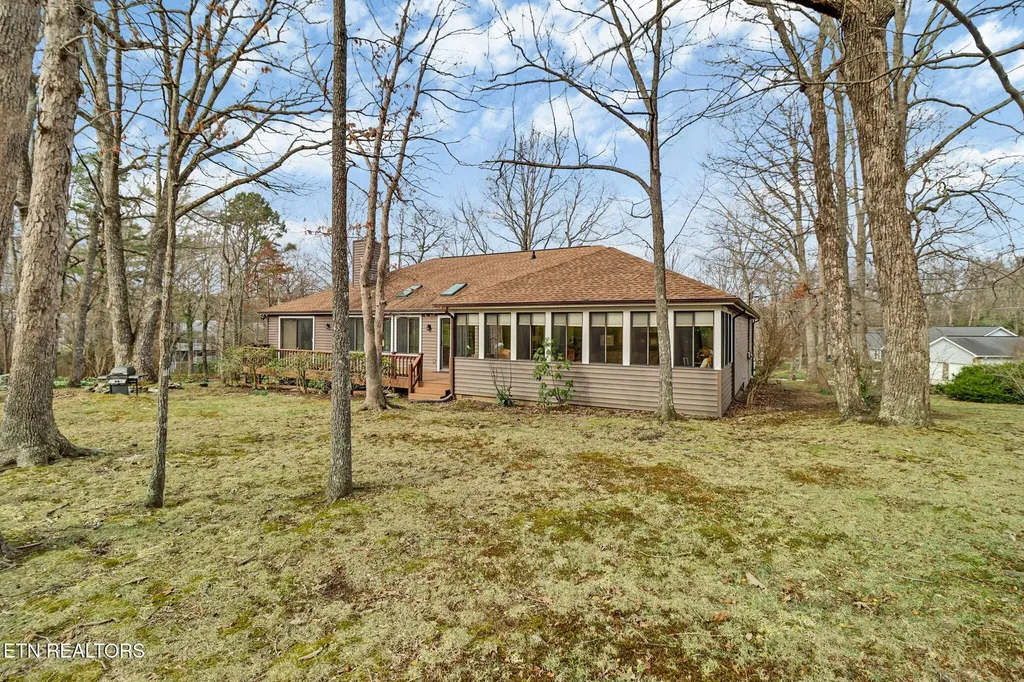 31 Kingsboro Lane Crossville TN 38558