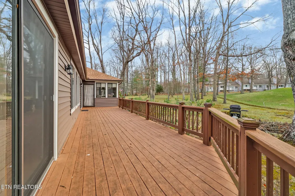 31 Kingsboro Lane Crossville TN 38558