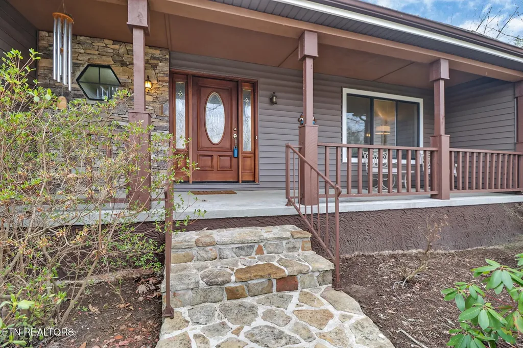31 Kingsboro Lane Crossville TN 38558