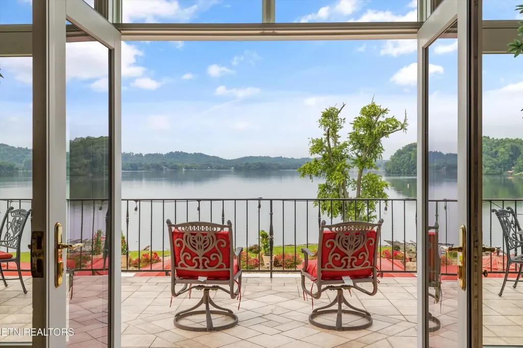 3801 Jackson Bend Drive Louisville TN 37777