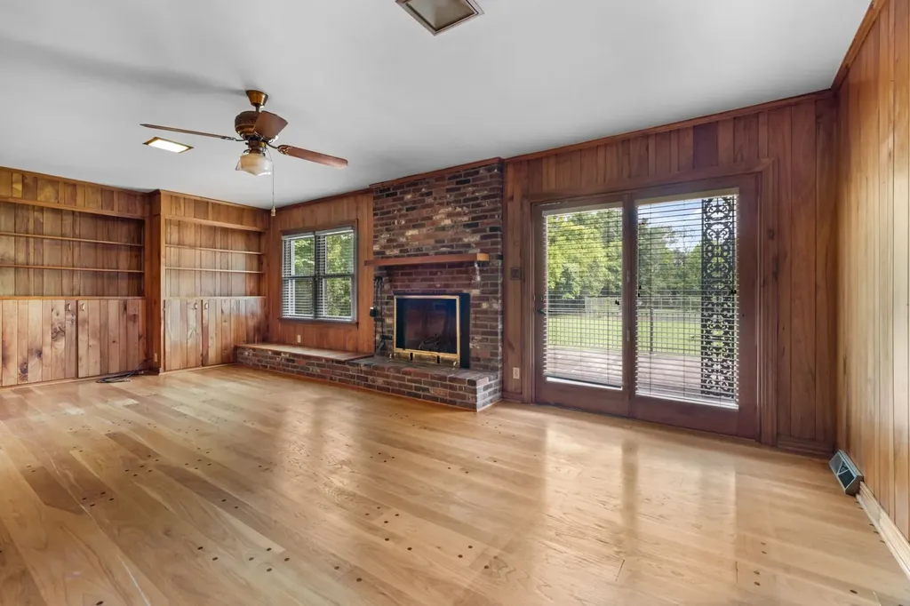305 Castle Heights Avenue Lebanon TN 37087