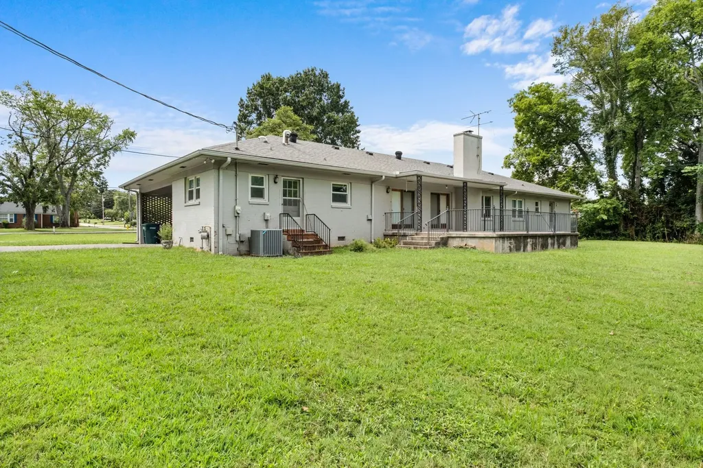 305 Castle Heights Avenue Lebanon TN 37087