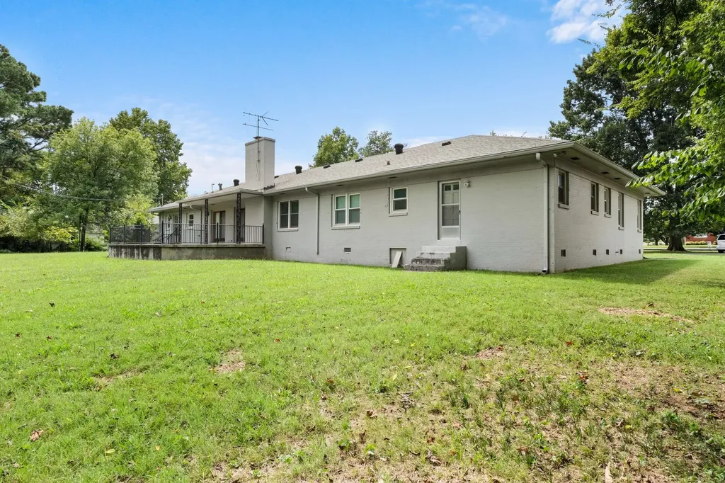 305 Castle Heights Avenue Lebanon TN 37087
