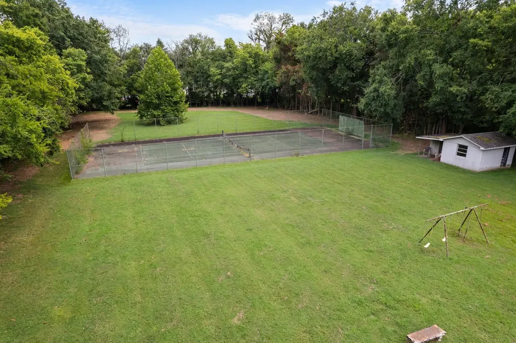 305 Castle Heights Avenue Lebanon TN 37087