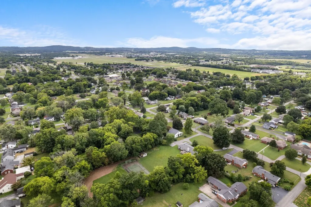 305 Castle Heights Avenue Lebanon TN 37087