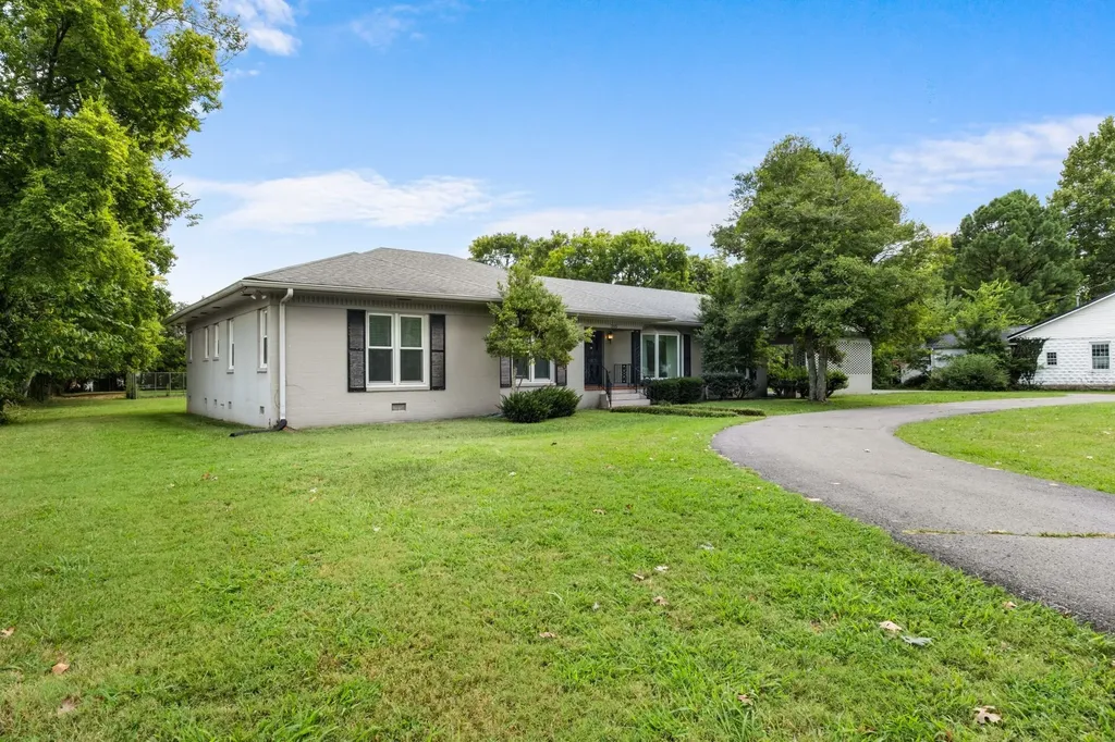305 Castle Heights Avenue Lebanon TN 37087