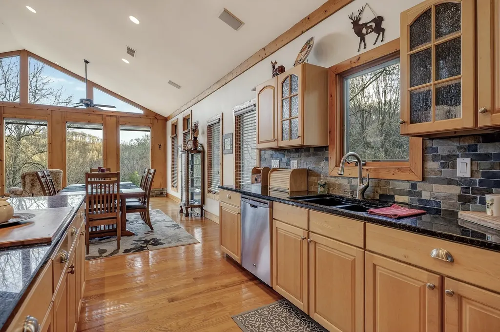 525 Harbor Drive Lancaster TN 38569