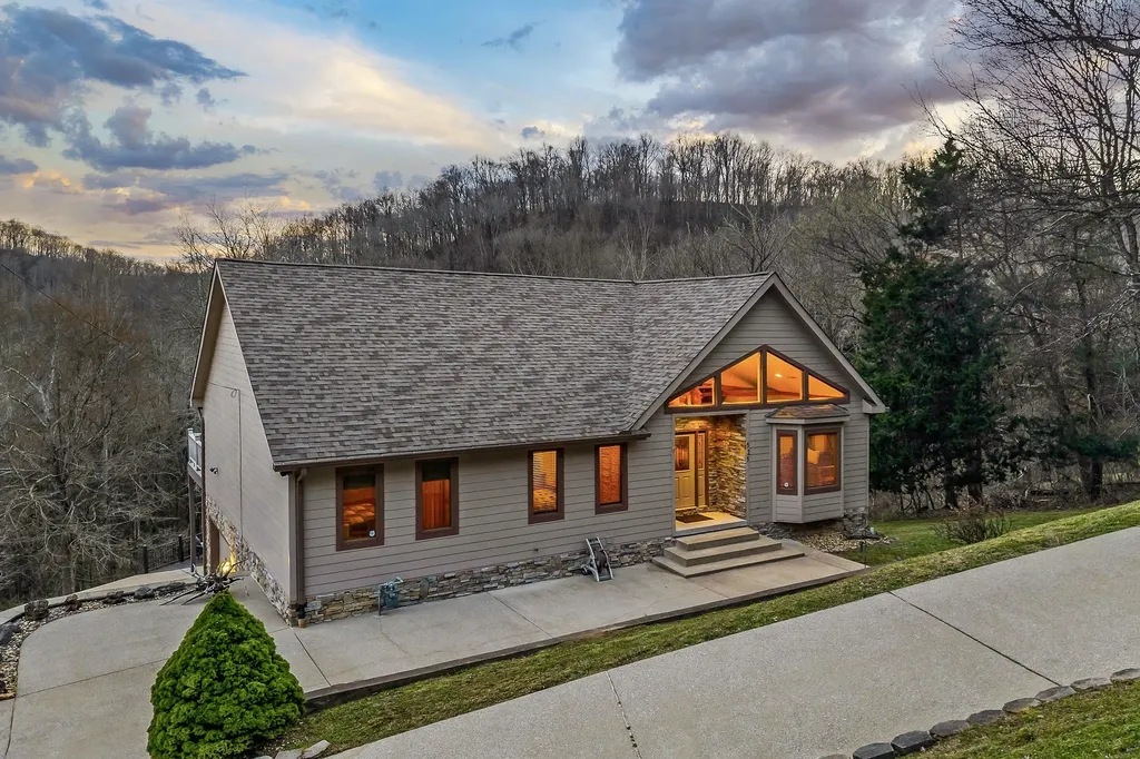 525 Harbor Drive Lancaster TN 38569