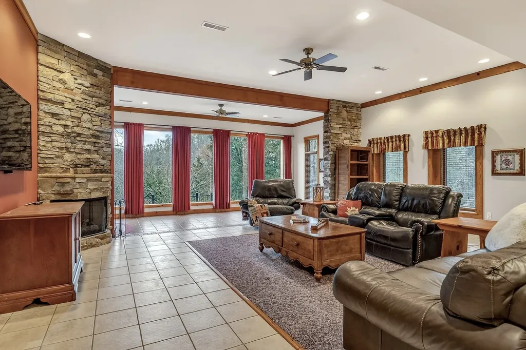 525 Harbor Drive Lancaster TN 38569