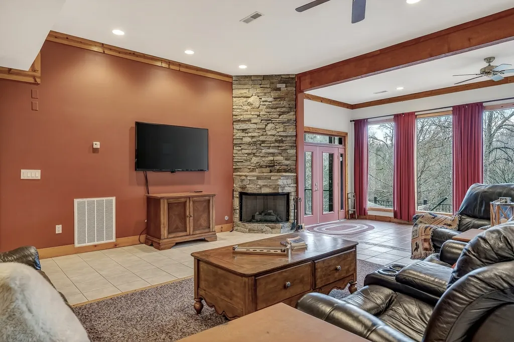 525 Harbor Drive Lancaster TN 38569