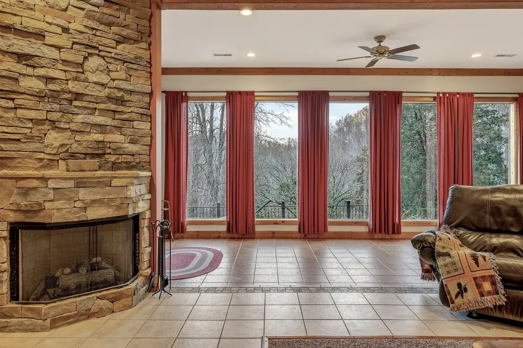 525 Harbor Drive Lancaster TN 38569