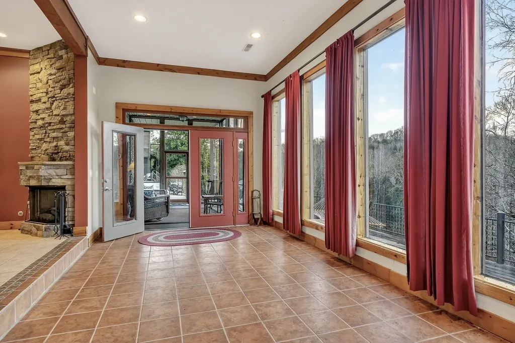 525 Harbor Drive Lancaster TN 38569