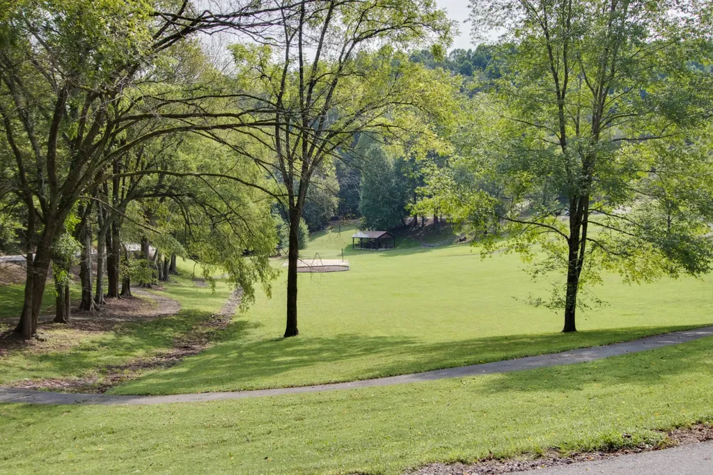 525 Harbor Drive Lancaster TN 38569