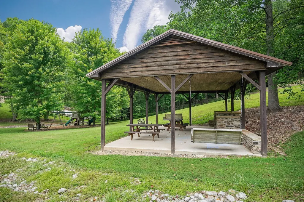 525 Harbor Drive Lancaster TN 38569