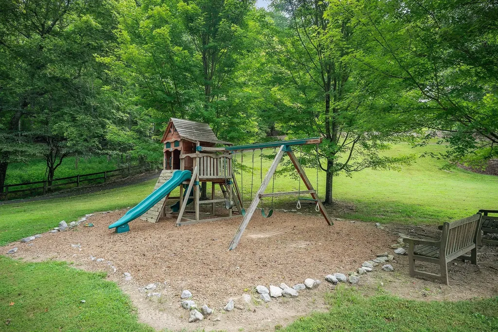 525 Harbor Drive Lancaster TN 38569