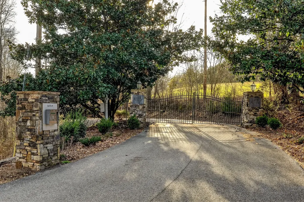 525 Harbor Drive Lancaster TN 38569