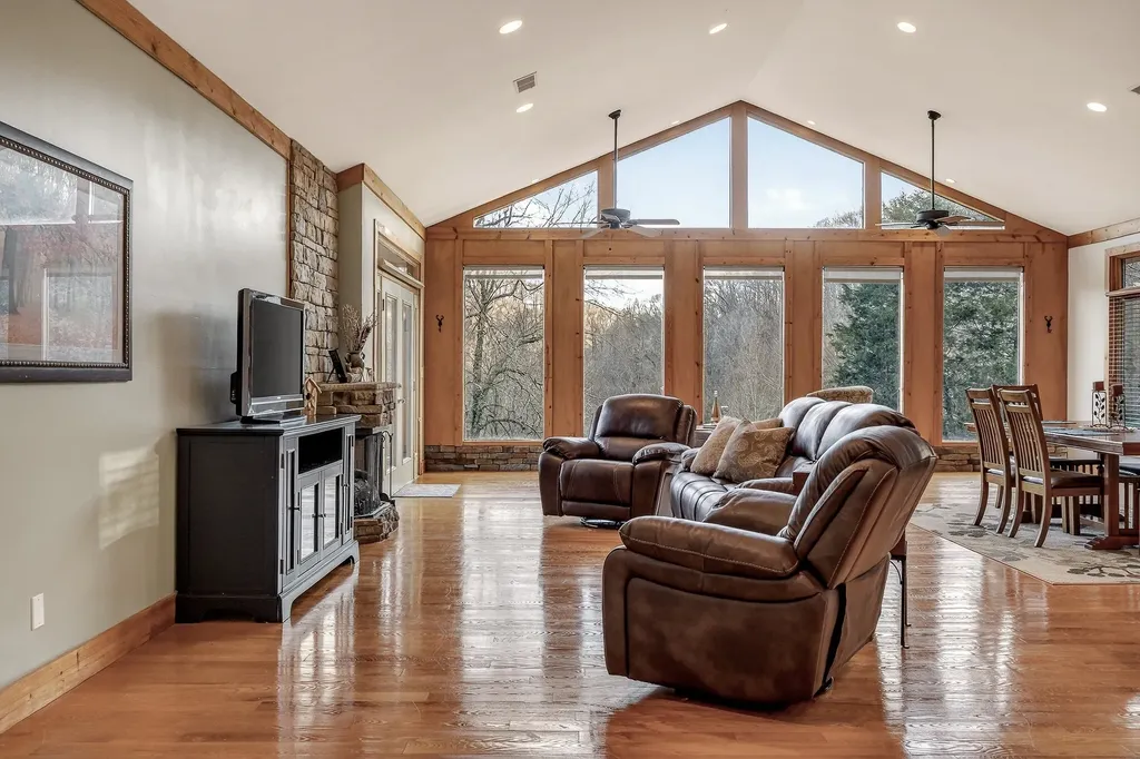 525 Harbor Drive Lancaster TN 38569