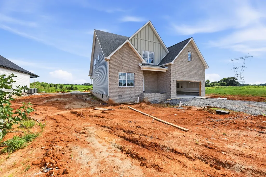 210 Low Plains Lane Clarksville TN 37043