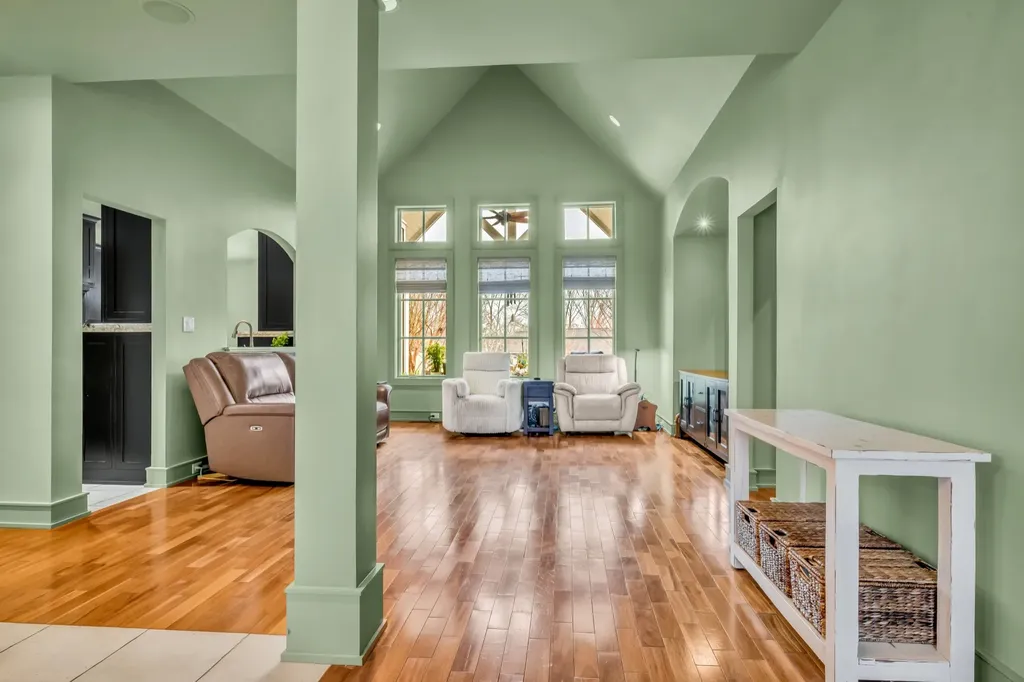 2080 Nashville Highway Columbia TN 38401