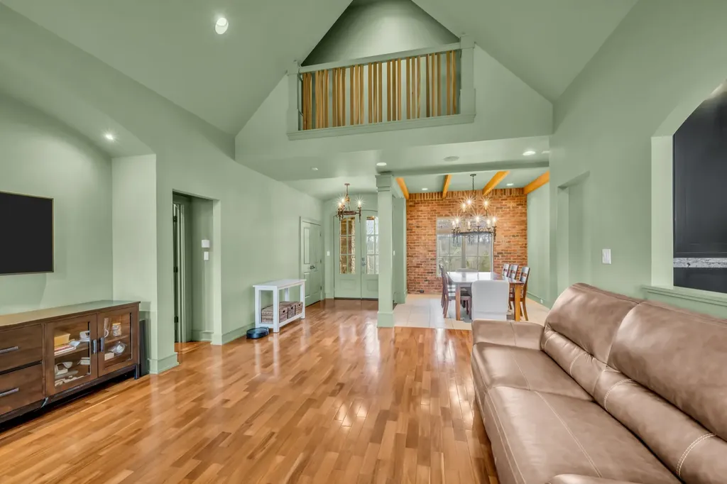 2080 Nashville Highway Columbia TN 38401