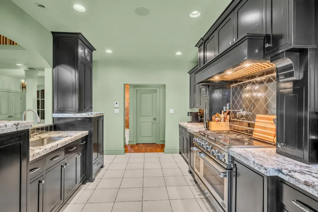 2080 Nashville Highway Columbia TN 38401