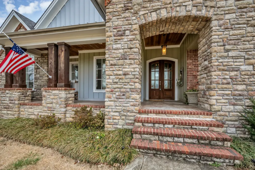 2080 Nashville Highway Columbia TN 38401