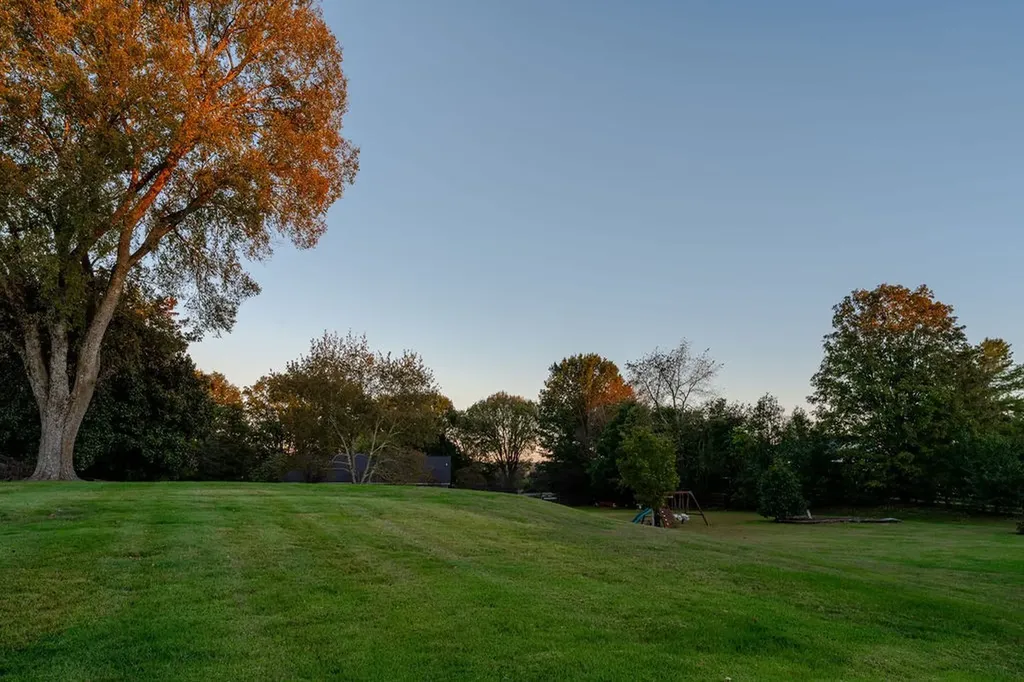 2080 Nashville Highway Columbia TN 38401