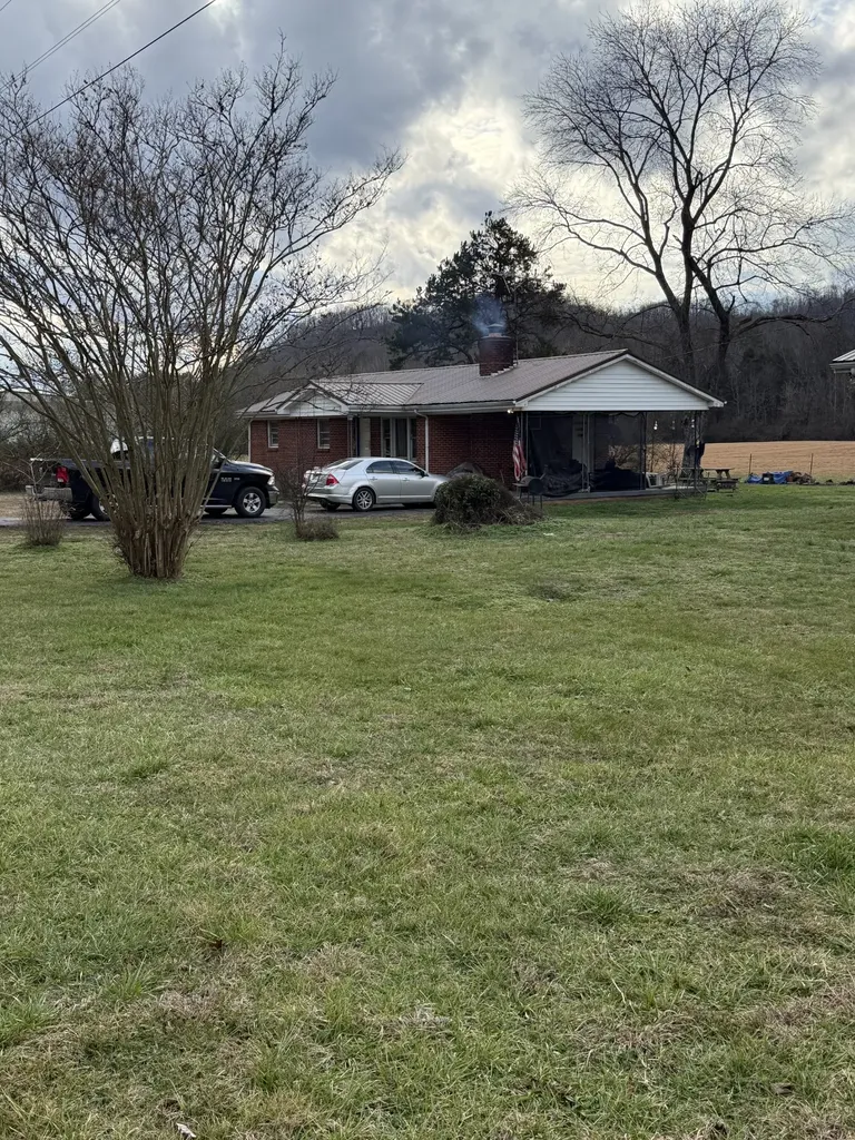 1711 N Grundy Quarles Highway Gainesboro TN 38562