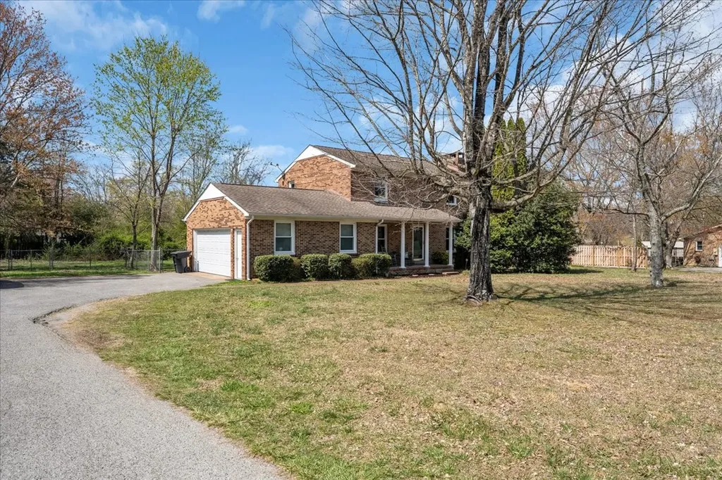 203 Twelve Oaks Road Tullahoma TN 37388