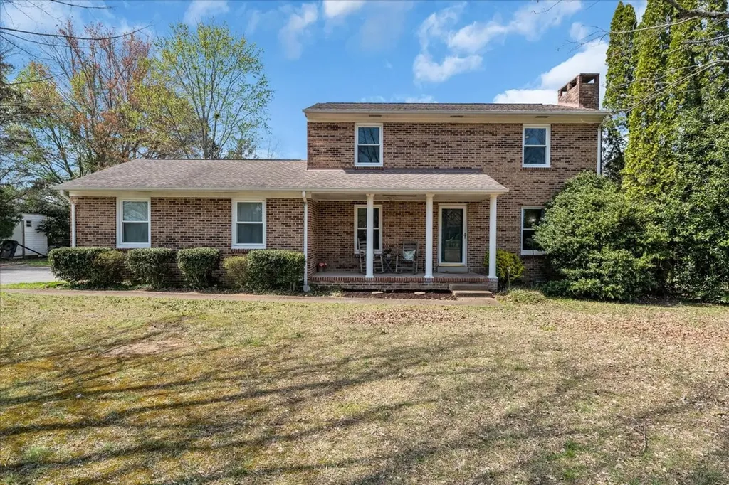 203 Twelve Oaks Road Tullahoma TN 37388