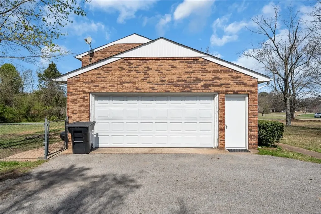 203 Twelve Oaks Road Tullahoma TN 37388