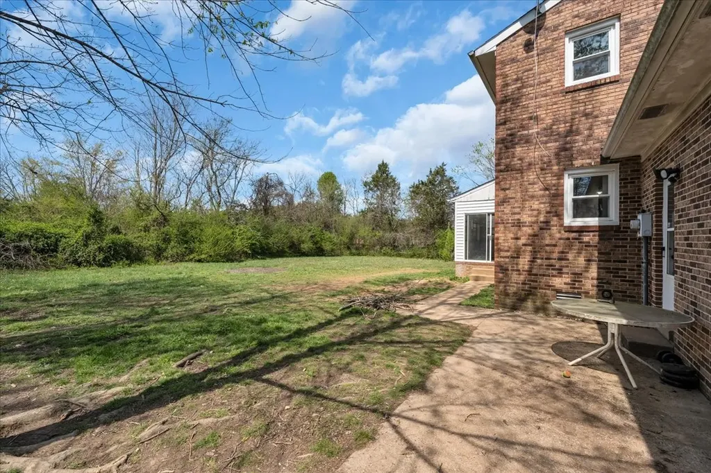 203 Twelve Oaks Road Tullahoma TN 37388