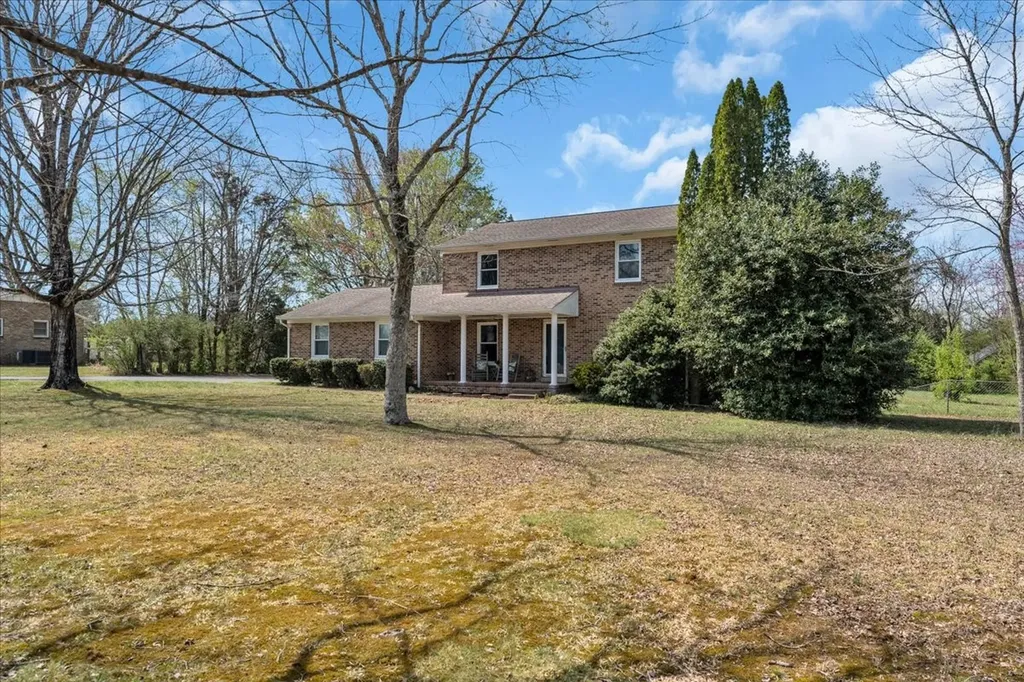203 Twelve Oaks Road Tullahoma TN 37388