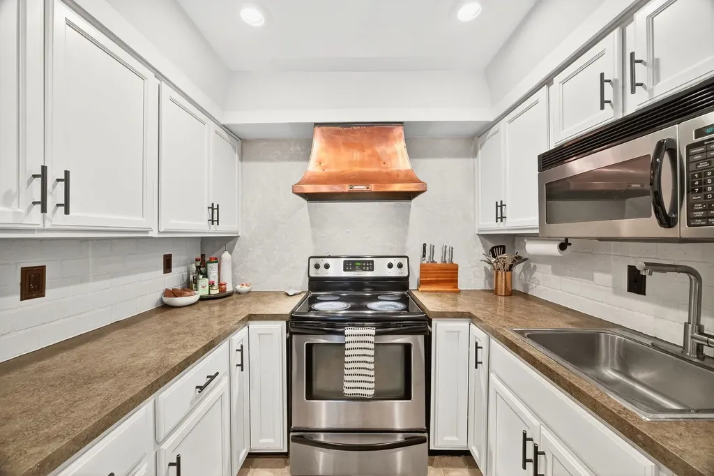 5025 Hillsboro Pike Nashville TN 37215