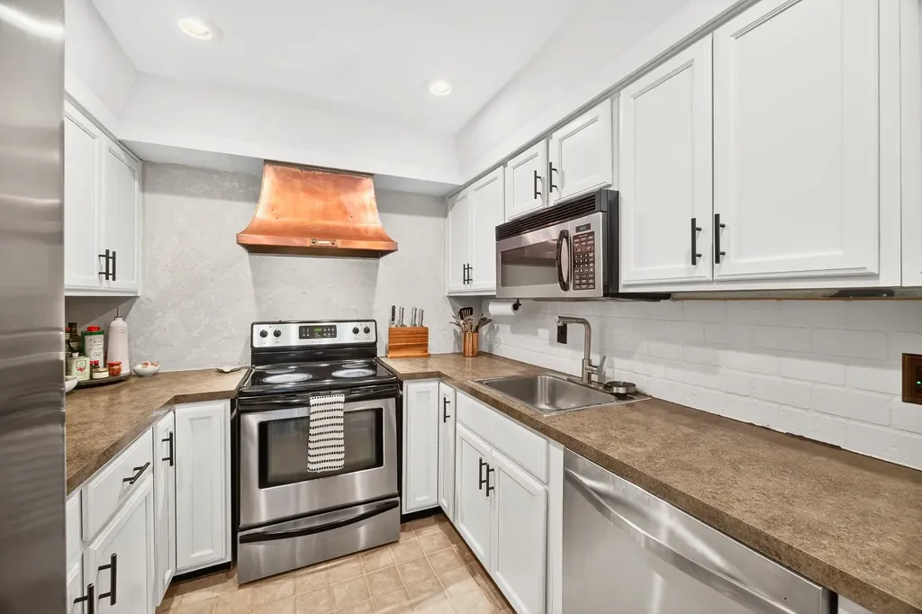5025 Hillsboro Pike Nashville TN 37215