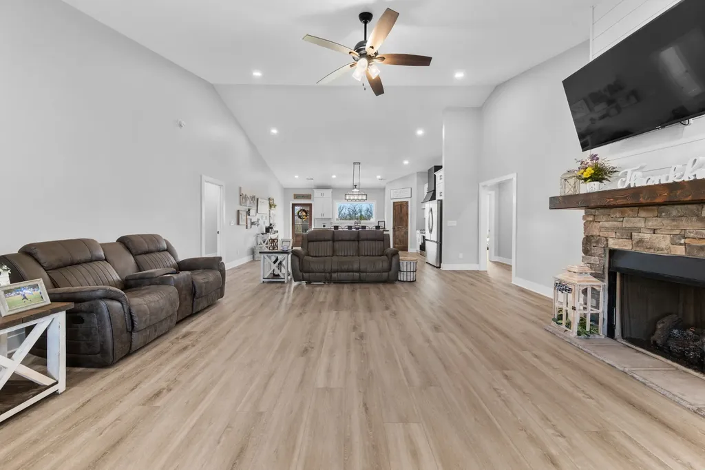 321 Old Sr 48 Centerville TN 37033