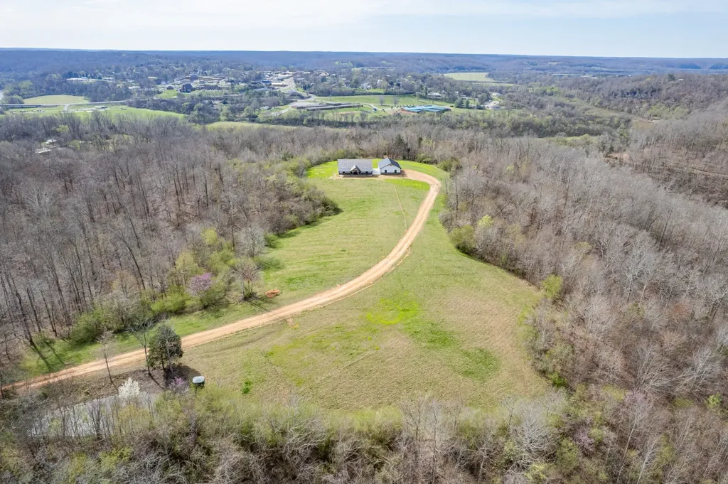321 Old Sr 48 Centerville TN 37033